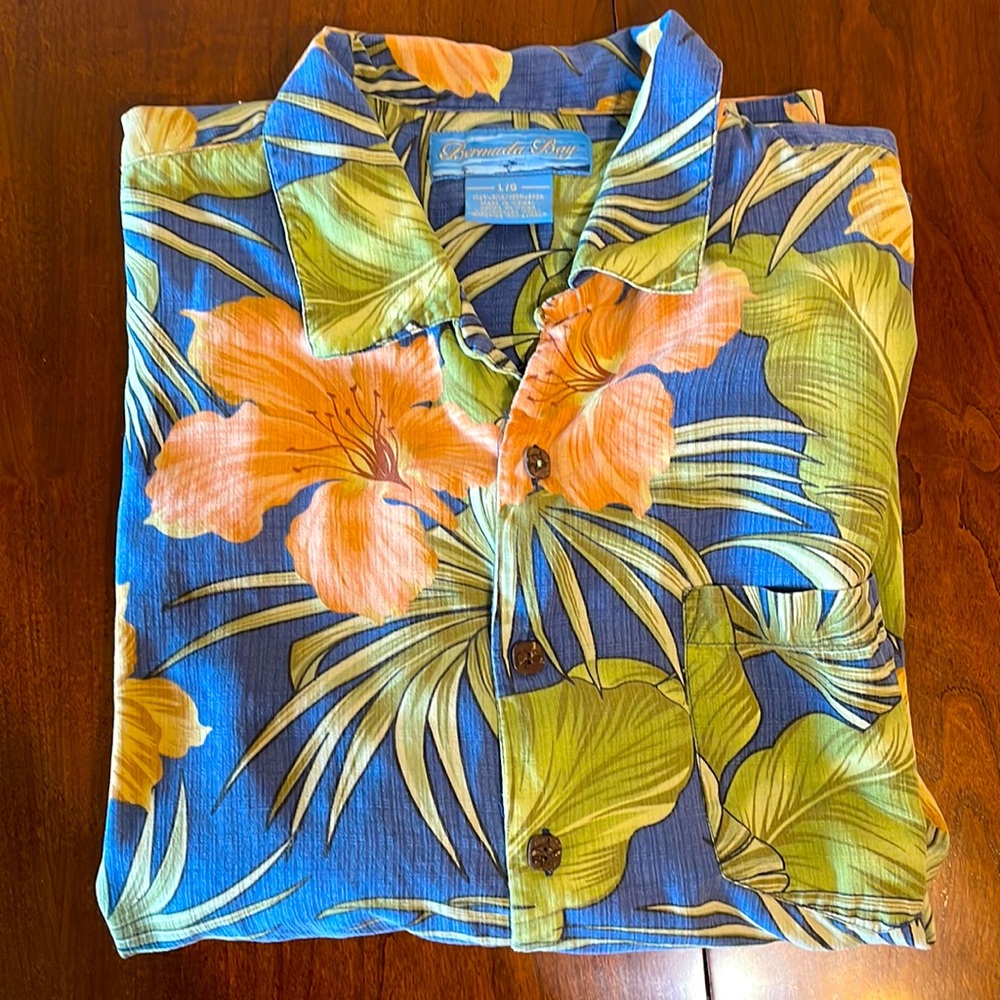Bermuda Bay - L - Hawaiian Shirt - Short Sleeve Button Down- Great Condition!